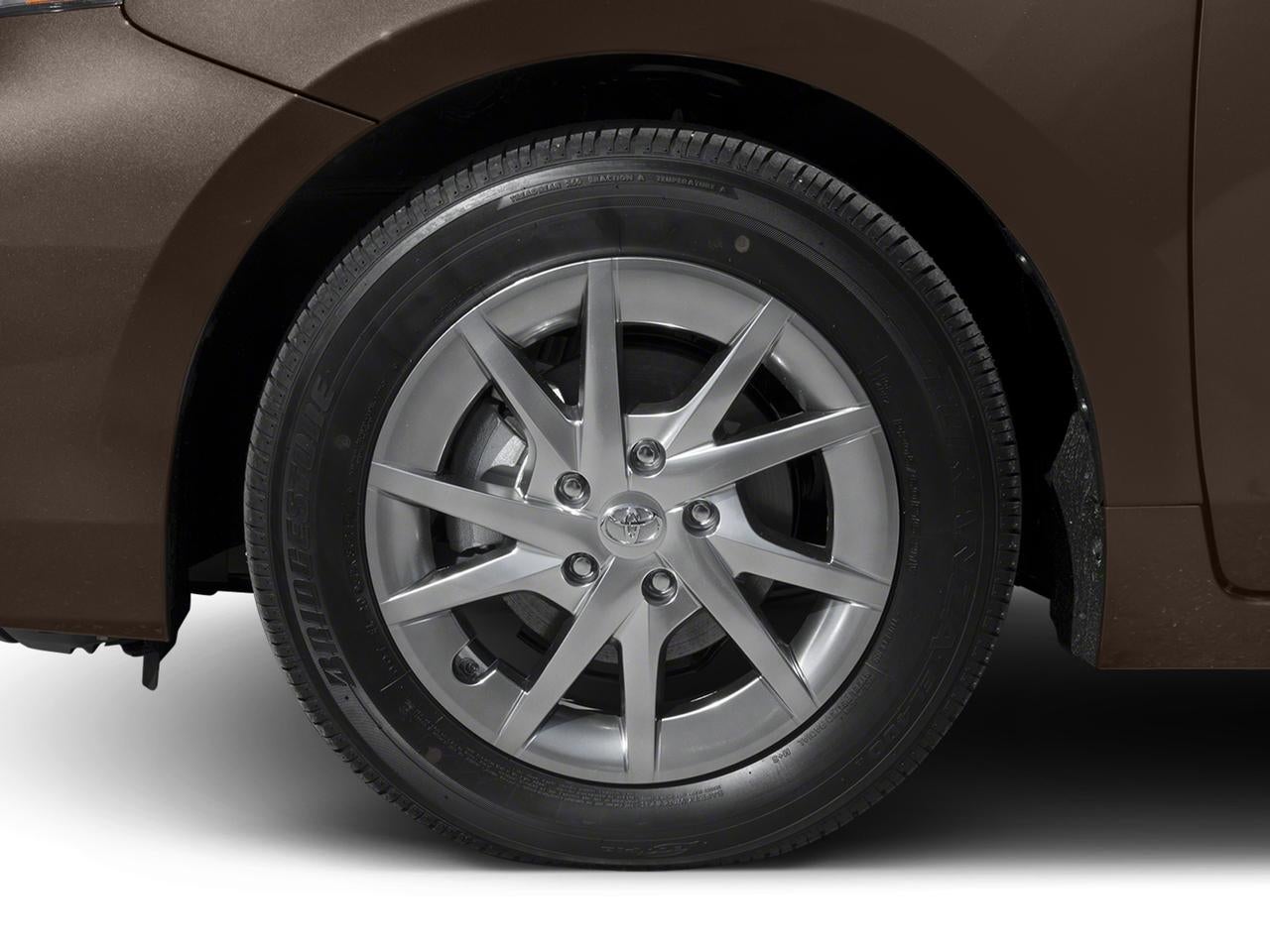 2017 Toyota Prius v Four (Natl)