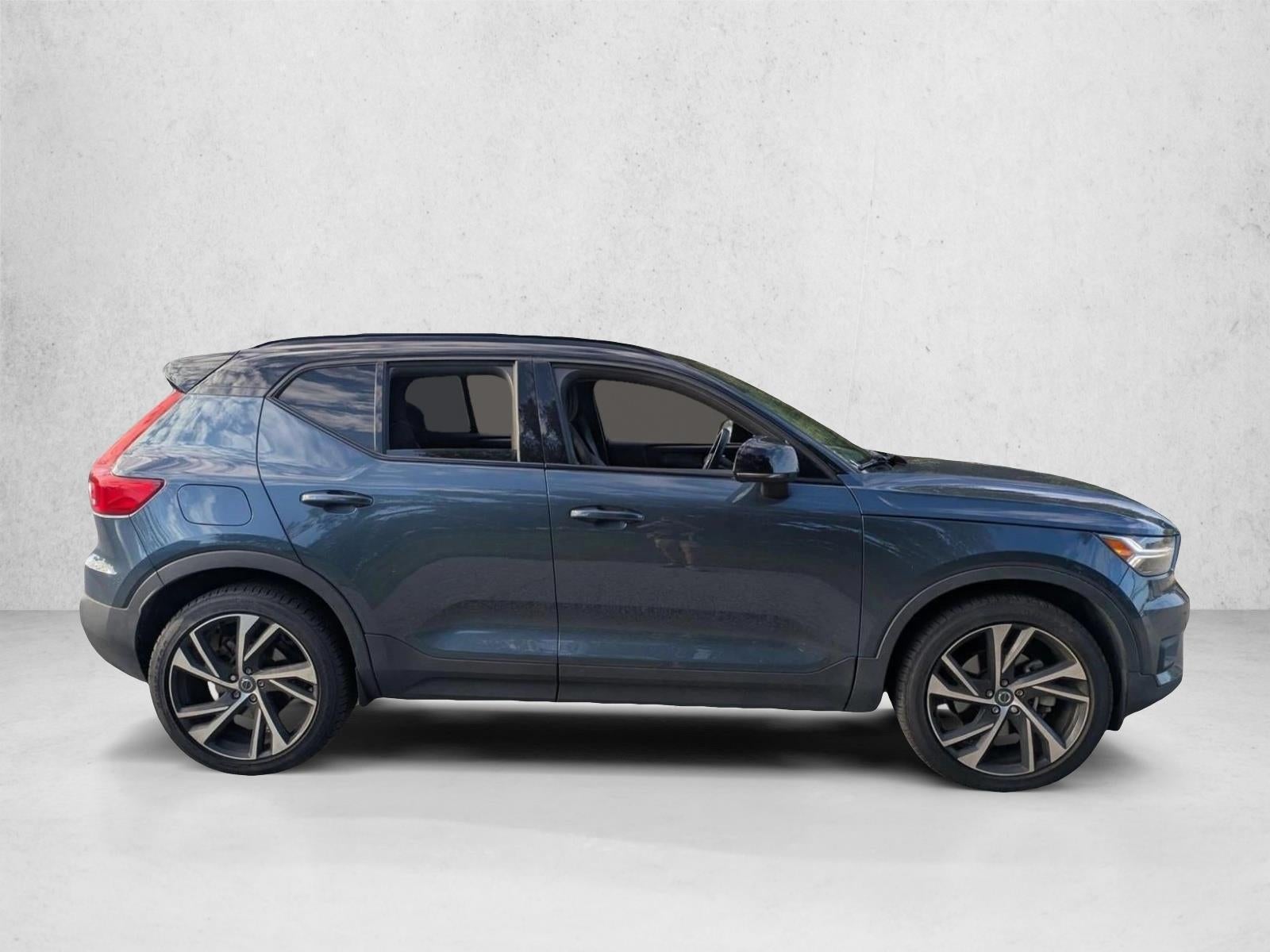 2022 Volvo XC40 T5 AWD R-Design
