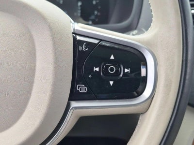 2022 Volvo XC90 T6 AWD Momentum 7P