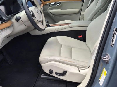 2022 Volvo XC90 T6 AWD Momentum 7P