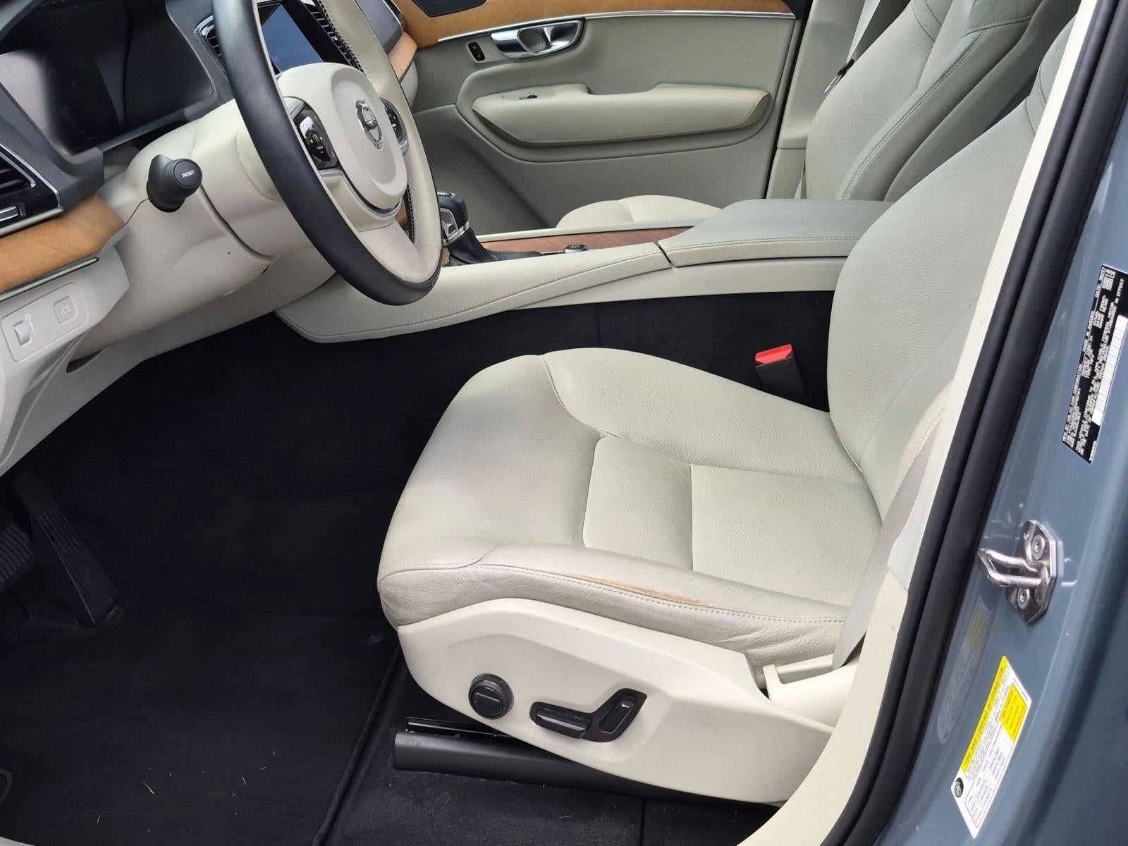 2022 Volvo XC90 T6 AWD Momentum 7P