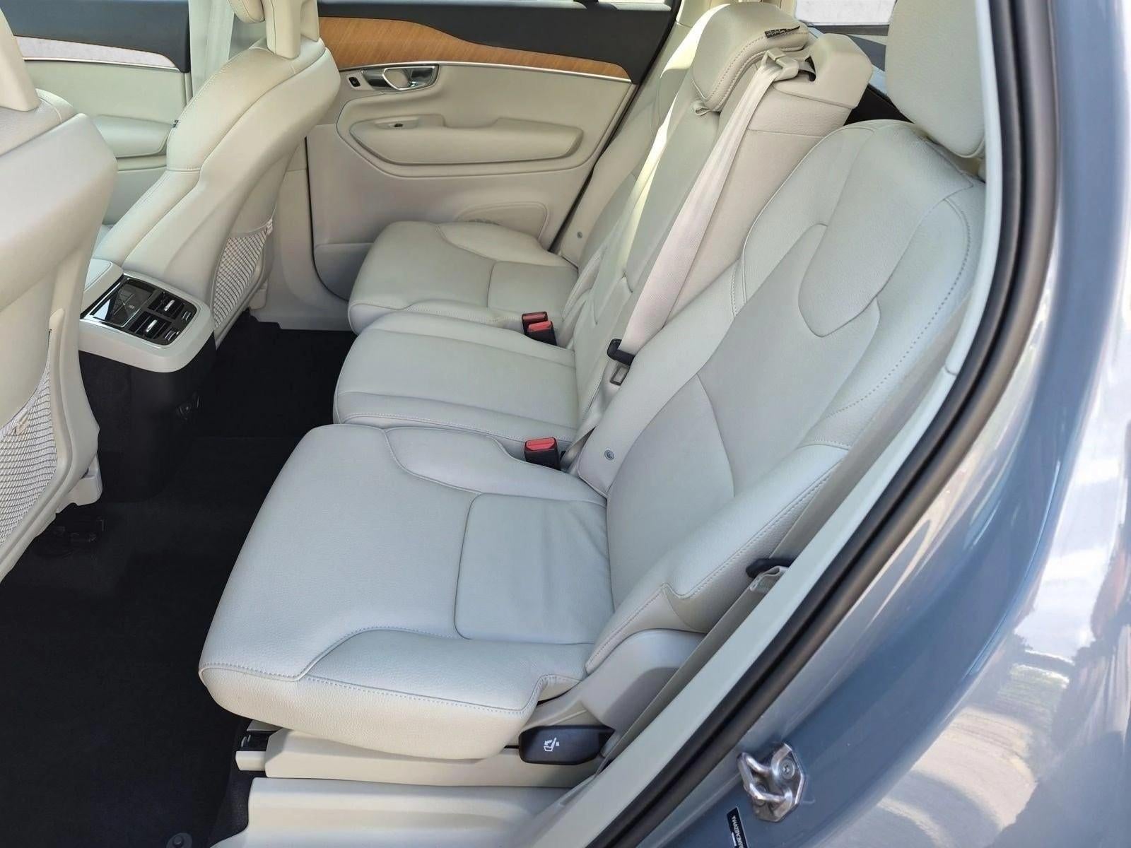 2022 Volvo XC90 T6 AWD Momentum 7P