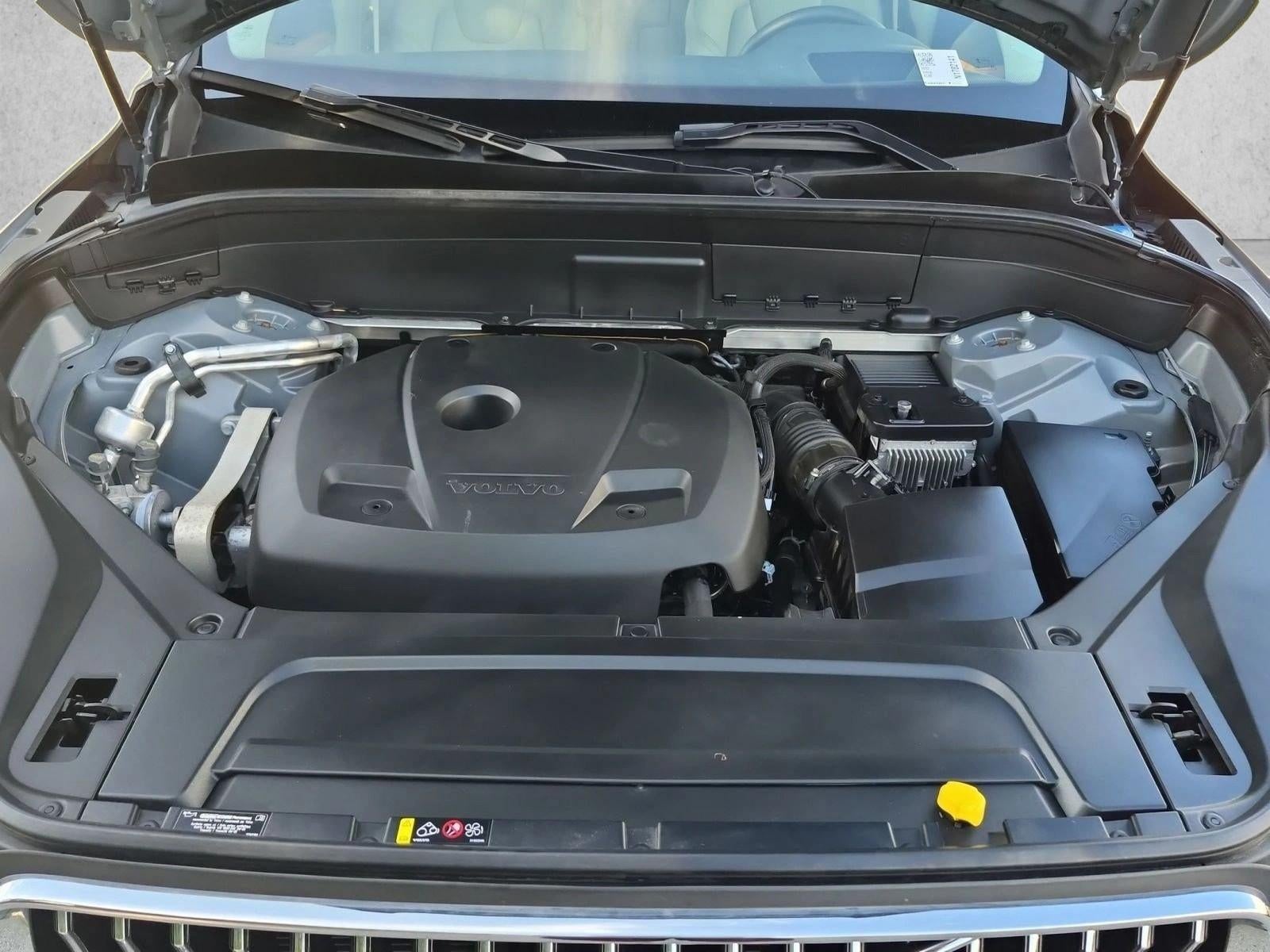 2022 Volvo XC90 T6 AWD Momentum 7P