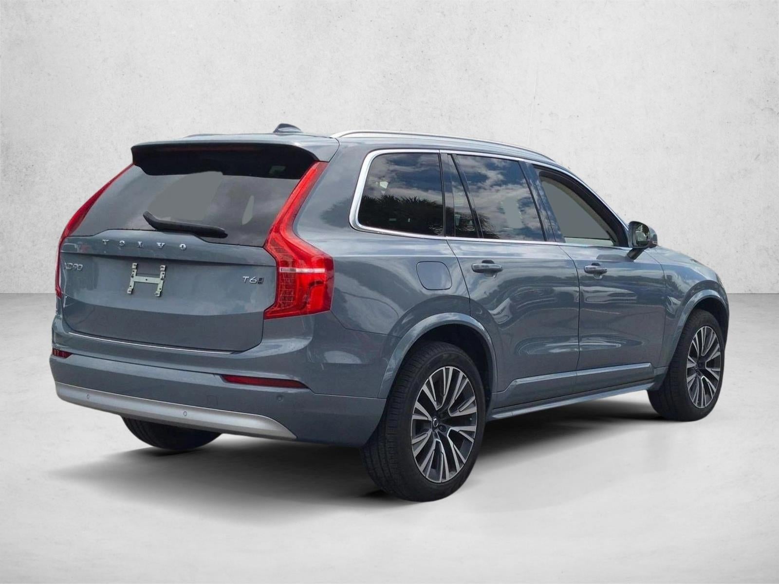 2022 Volvo XC90 T6 AWD Momentum 7P