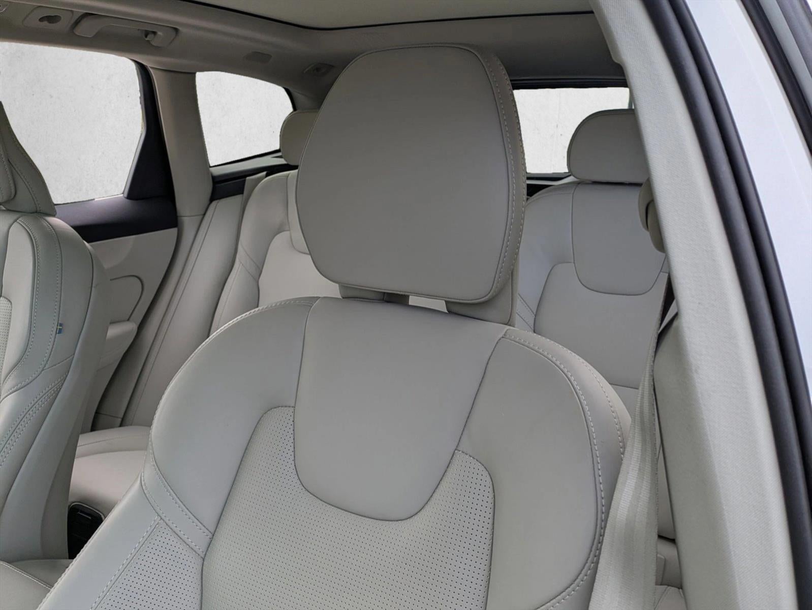 2022 Volvo XC60 Recharge Plug-In Hybrid T8 eAWD PHEV Inscription