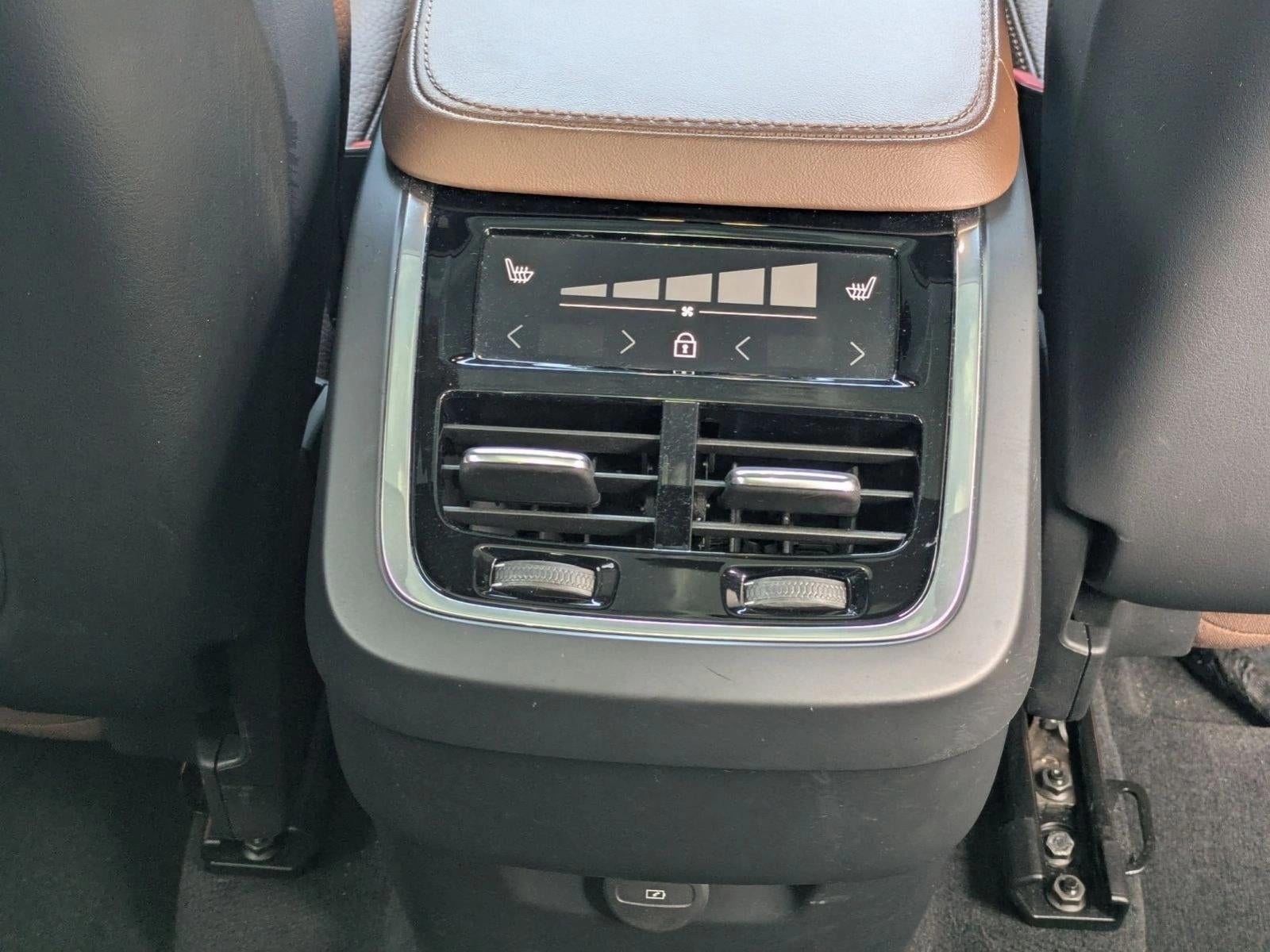 2024 Volvo XC90 B5 AWD Plus Bright Theme 7P