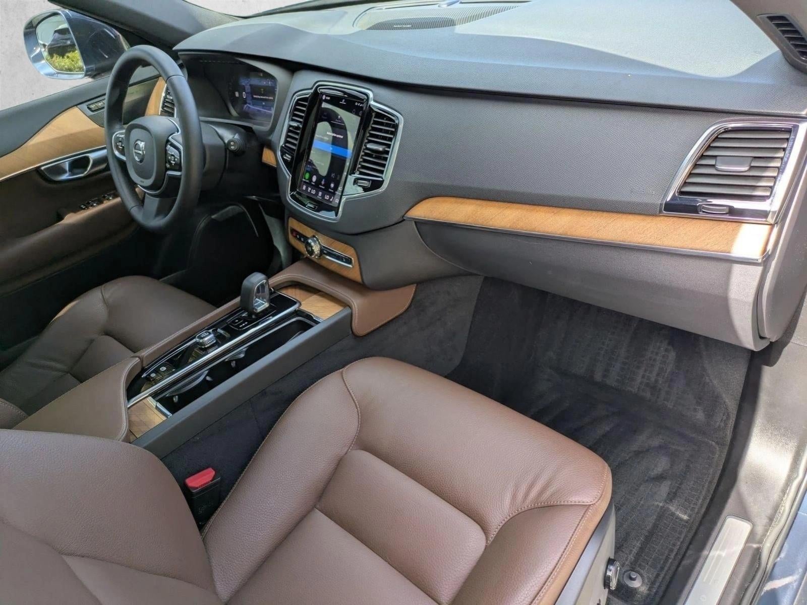 2024 Volvo XC90 B5 AWD Plus Bright Theme 7P