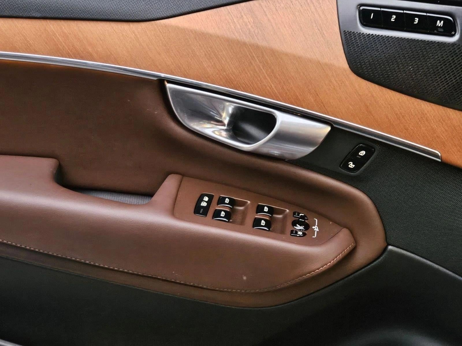 2024 Volvo XC90 B5 AWD Plus Bright Theme 7P