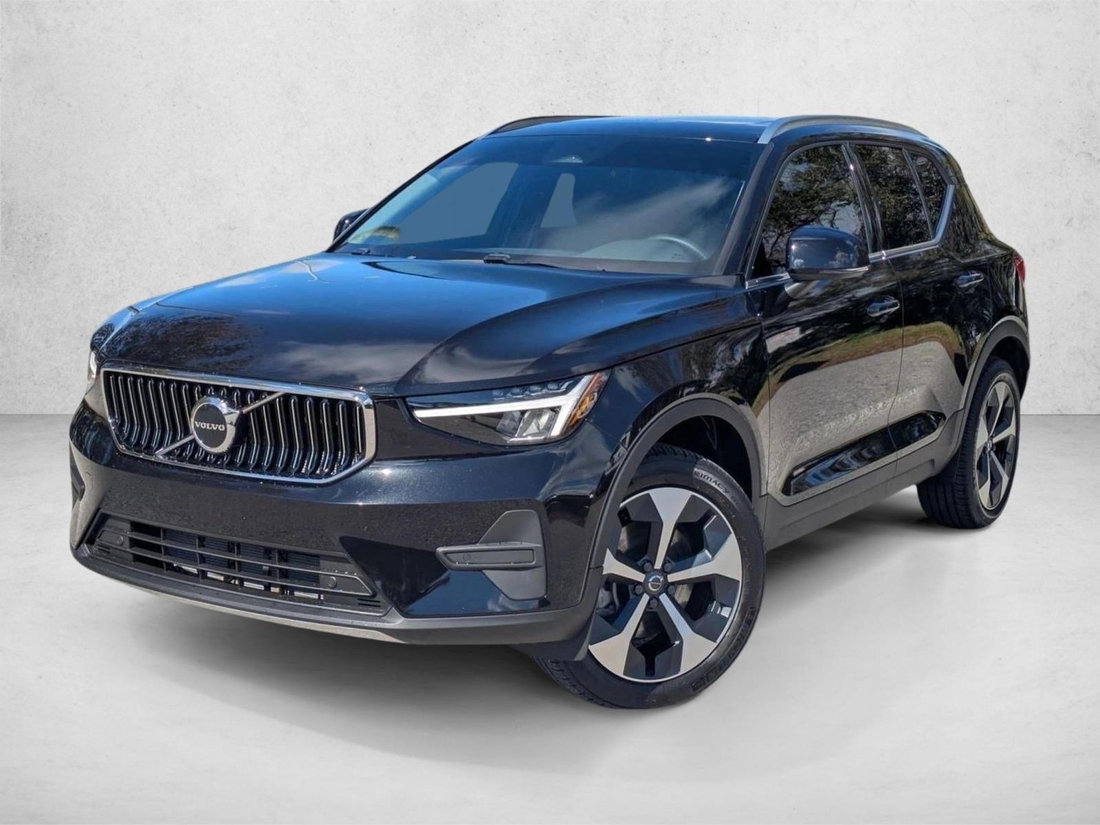 2025 Volvo XC40 B5 AWD Core Bright Theme