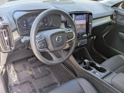 2025 Volvo XC40 B5 AWD Core Bright Theme