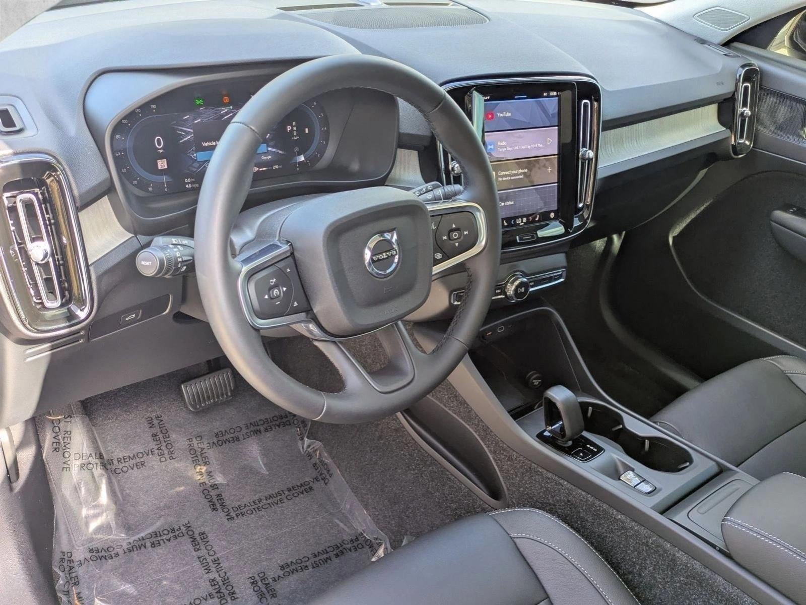 2025 Volvo XC40 B5 AWD Core Bright Theme