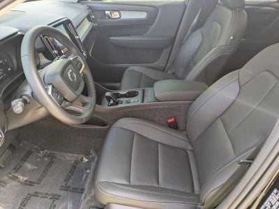 2025 Volvo XC40 B5 AWD Core Bright Theme