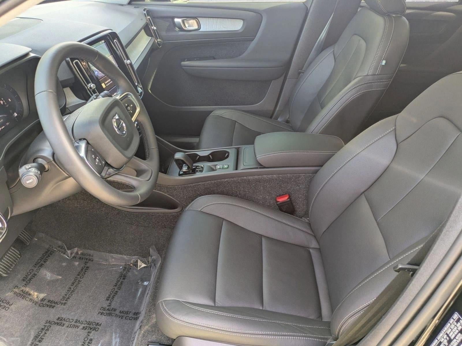 2025 Volvo XC40 B5 AWD Core Bright Theme