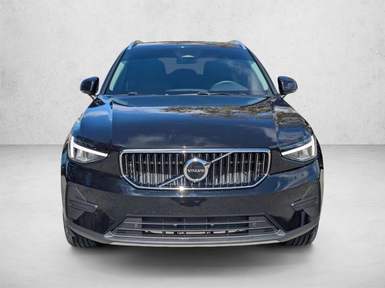 2025 Volvo XC40 B5 AWD Core Bright Theme