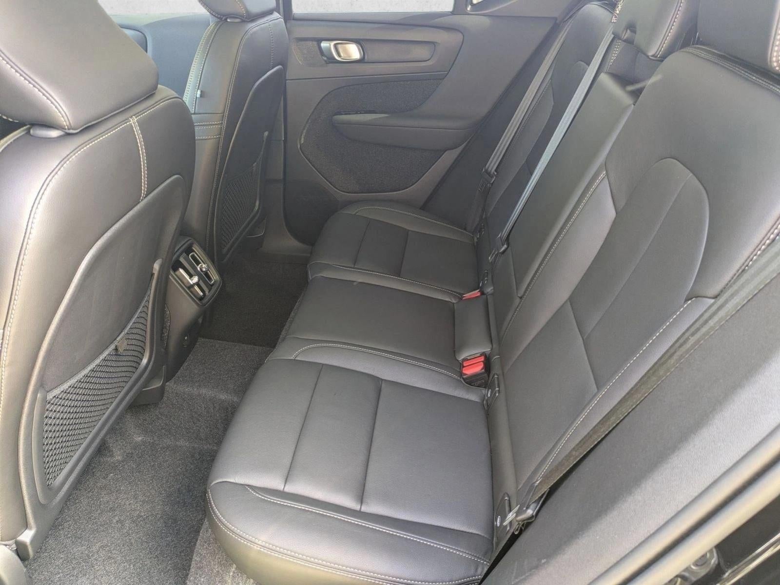 2025 Volvo XC40 B5 AWD Core Bright Theme