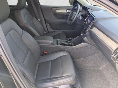 2025 Volvo XC40 B5 AWD Core Bright Theme