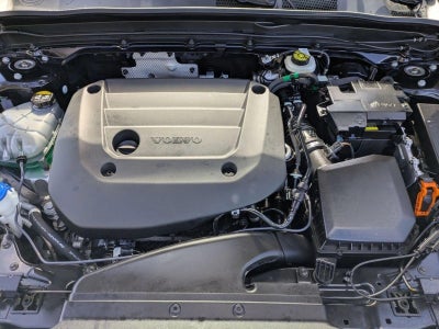 2025 Volvo XC40 B5 AWD Core Bright Theme