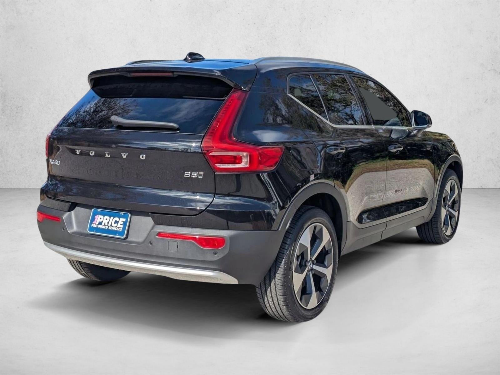 2025 Volvo XC40 B5 AWD Core Bright Theme