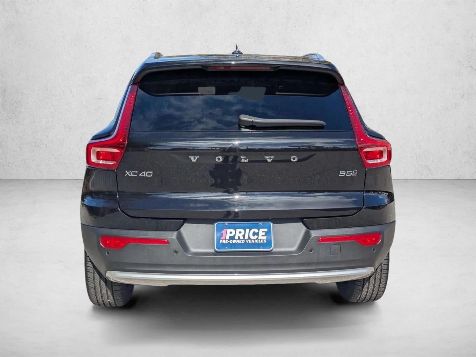 2025 Volvo XC40 B5 AWD Core Bright Theme