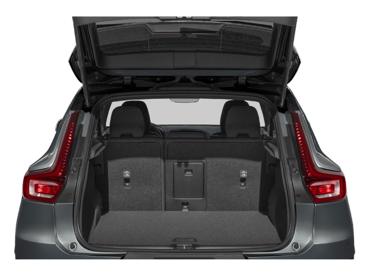 2025 Volvo XC40 B5 AWD Core Bright Theme