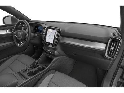 2025 Volvo XC40 B5 AWD Core Bright Theme