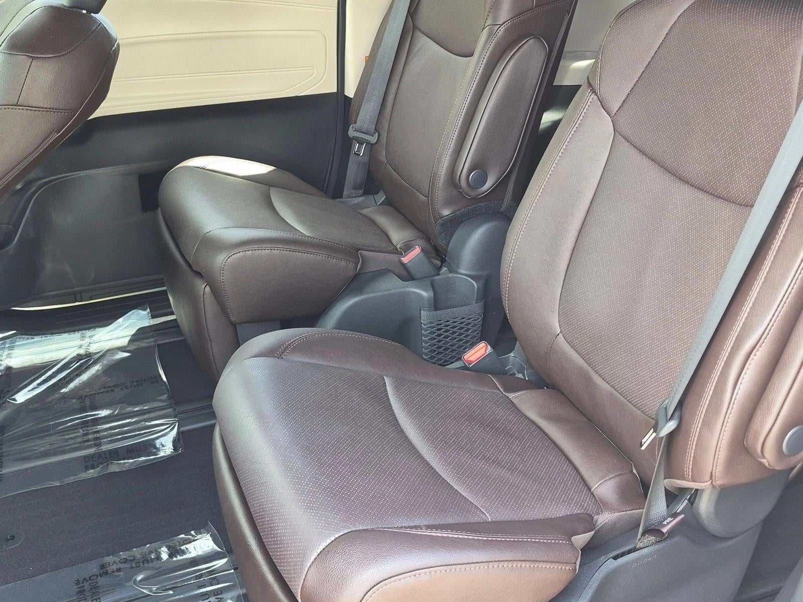 2023 Toyota Sienna Platinum FWD 7-Passenger (Natl)