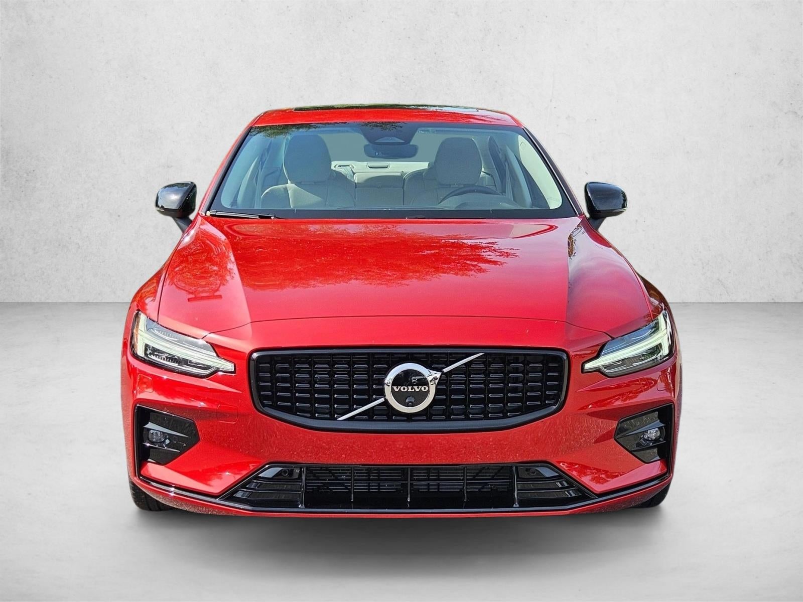 2024 Volvo S60 B5 FWD Plus Dark Theme