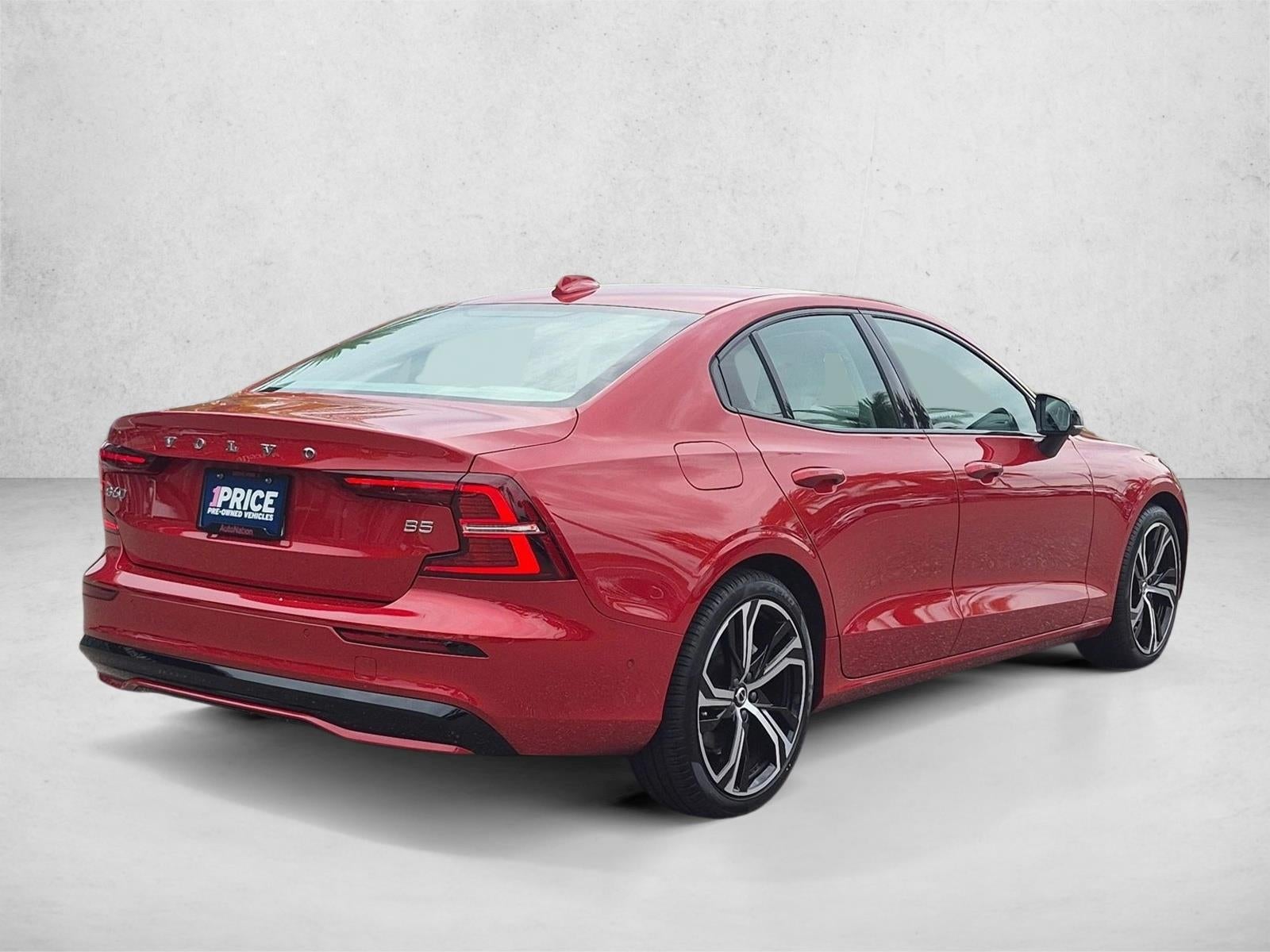 2024 Volvo S60 B5 FWD Plus Dark Theme
