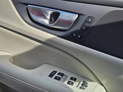 2024 Volvo S60 B5 FWD Plus Dark Theme