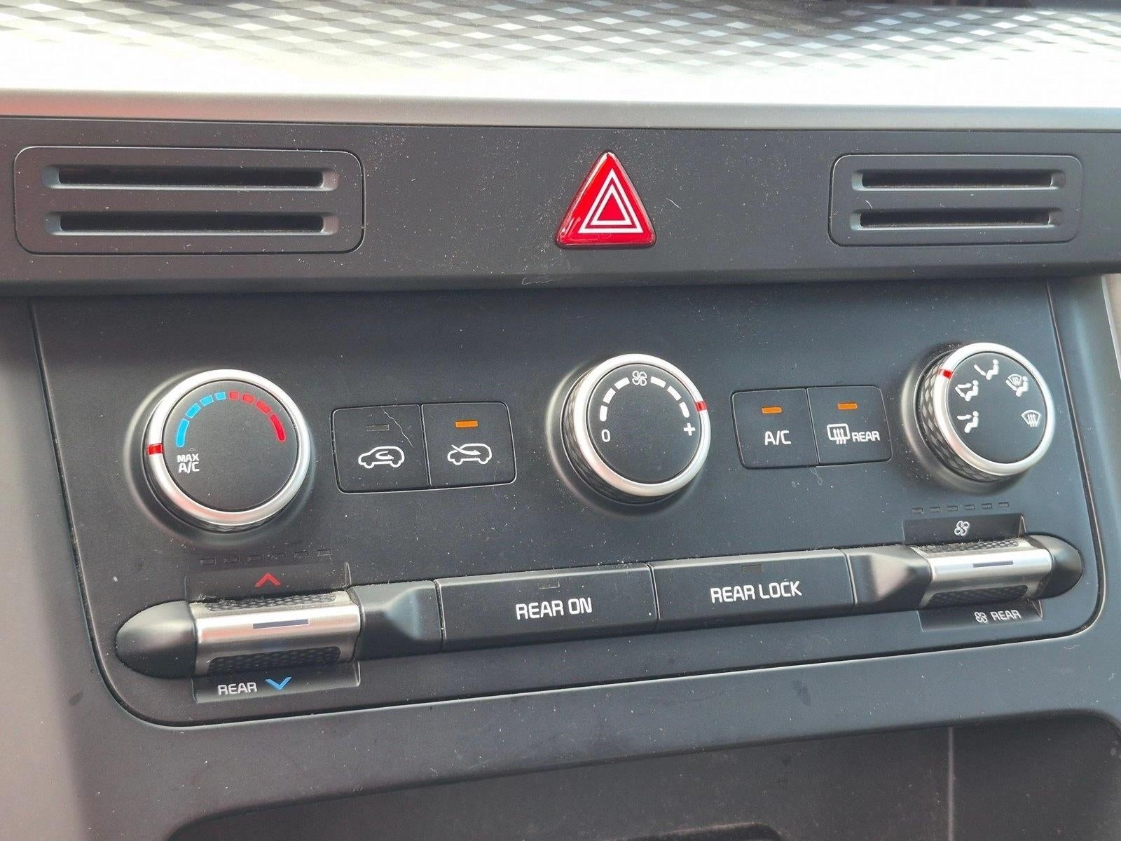 2023 Kia Carnival LX FWD w/Seat Pkg